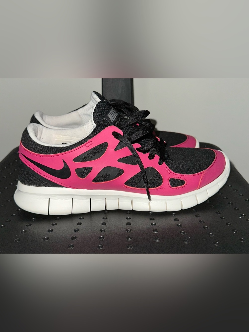 Women’s Nike Free Run 2 - Black/Pink/White - Size 9